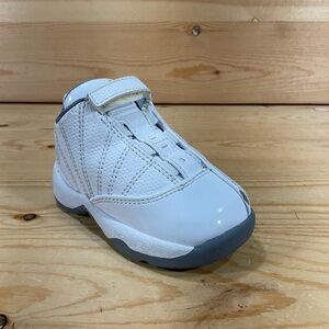 Nike Jordan 12.5 Shoes Sneakers
2007
318417-101
Toddler Baby Size 4 C
White Gray